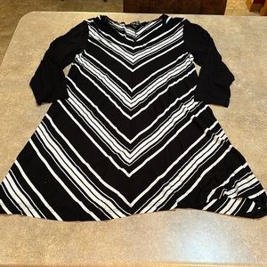 Women’s Anne French long top size medium